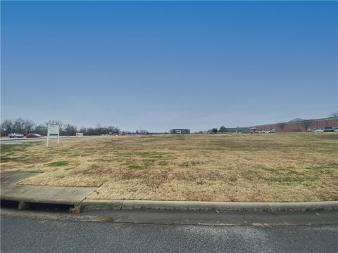 SE Plaza Avenue, Bentonville, AR 72712