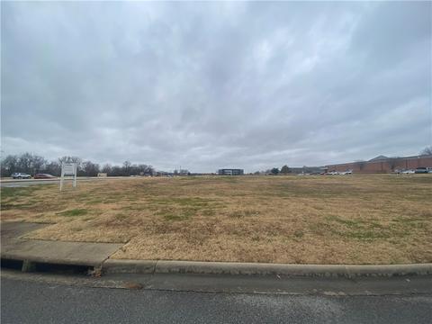 SE Plaza Avenue, Bentonville, AR 72712