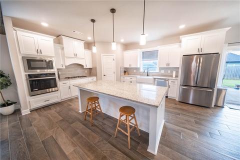 1060 Red Maple St, Centerton, AR 72719 photo 4