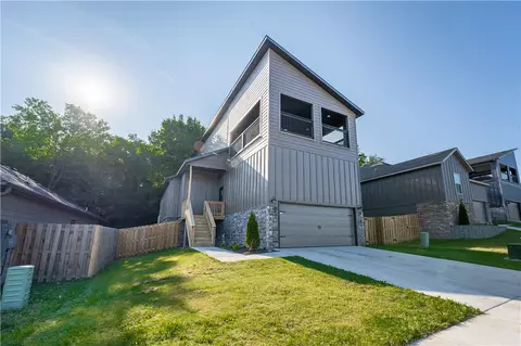2624 N Justin Dr, Fayetteville, AR 72704