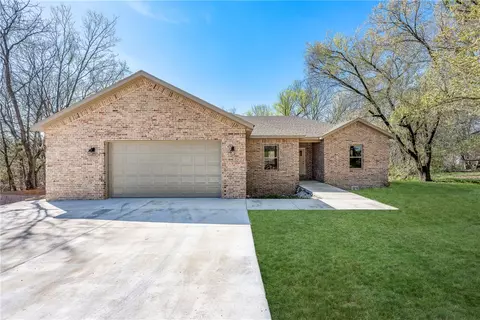 2302 Hayden Rd, Pea Ridge, AR 72751