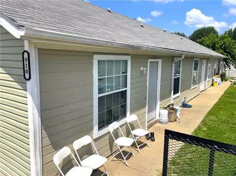 910 Caudle Ave, Springdale, AR 72764 photo 4