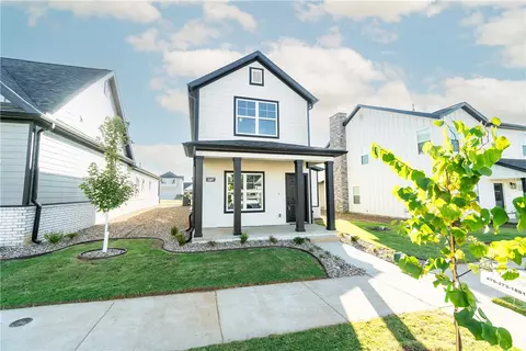 2407 SW Poppy St, Bentonville, AR 72713