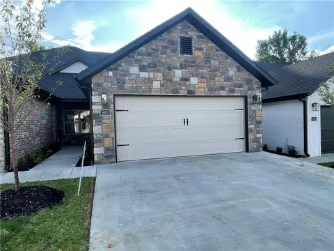 1603 S 17th Pl, Rogers, AR 72758