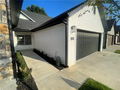 1605 S 17th Pl, Rogers, AR 72758