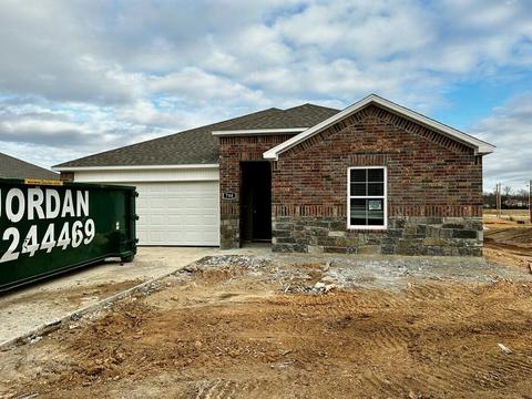 708 Comanche Dr, Gentry, AR 72734 photo 1