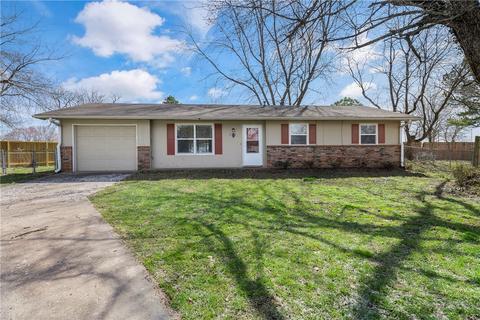 709 SW 3rd St, Bentonville, AR 72712