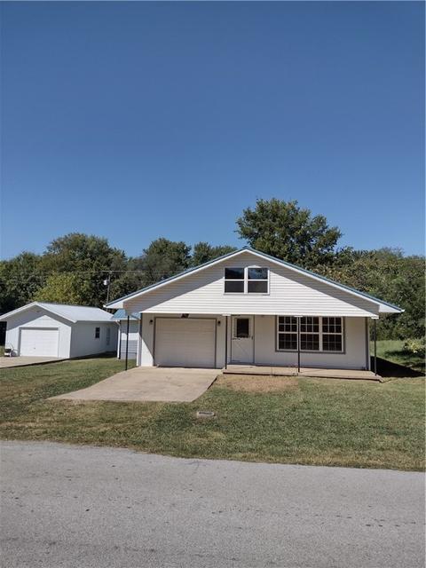 304 Phillips Ave, Huntsville, AR 72740