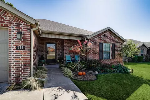 711 Olivia Ln, Centerton, AR 72719 photo 2