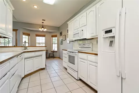 208 Blake Dr, Centerton, AR 72719 photo 4