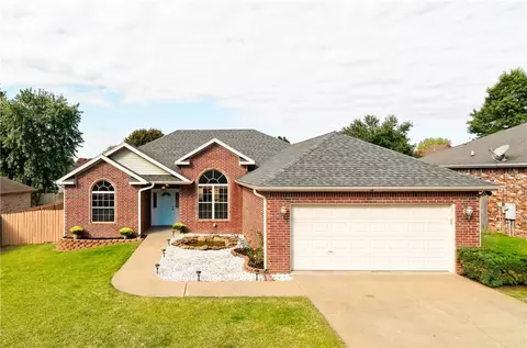 208 Blake Dr, Centerton, AR 72719 photo 1
