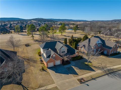 1353 S River Meadows Dr, Fayetteville, AR 72701
