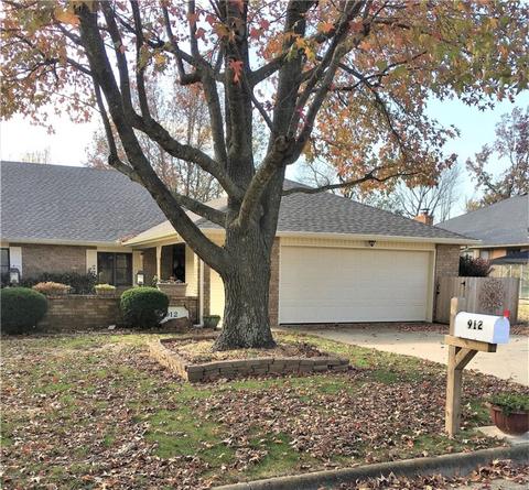 912 W Linden St, Rogers, AR 72756