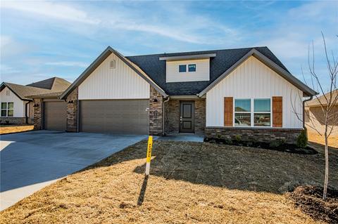 311 Pennington Ave, Prairie Grove, AR 72753