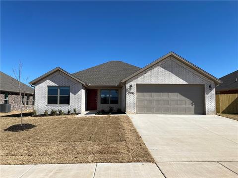 1020 Moonrise St, Centerton, AR 72719