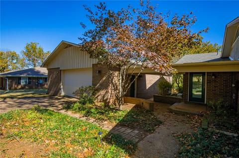 1630 N Starr Dr, Fayetteville, AR 72701