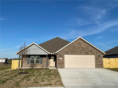 1010 Moonrise St, Centerton, AR 72719