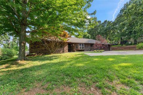 167 Woodcliff Pl, Springdale, AR 72764