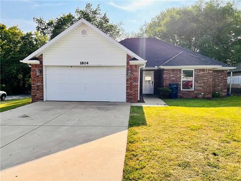1804 N Patriot, Siloam Springs, AR 72761