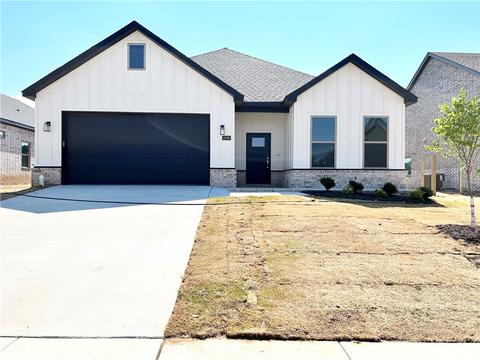 1050 Bootleg Rd, Centerton, AR 72719