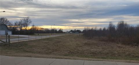 E Tahlequah Street, Siloam Springs, AR 72761