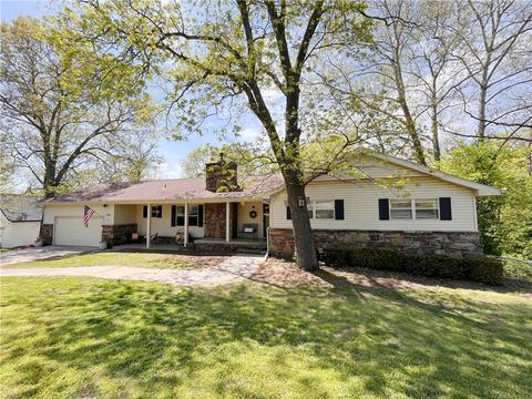 102 N Kemper Pl, Rogers, AR 72756