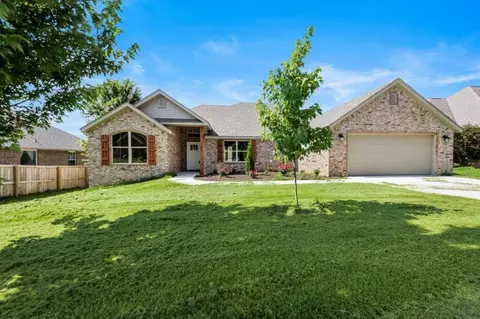 705 W Foothills Dr, Fayetteville, AR 72701