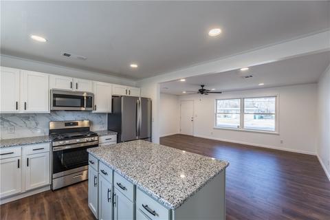 401 Dyer St, Springdale, AR 72762