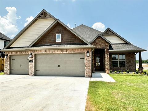 1391 Heart St, Centerton, AR 72719