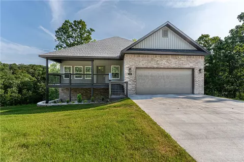 8 Lanark Cir, Bella Vista, AR 72715