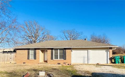 3713 N Oak St, Springdale, AR 72764