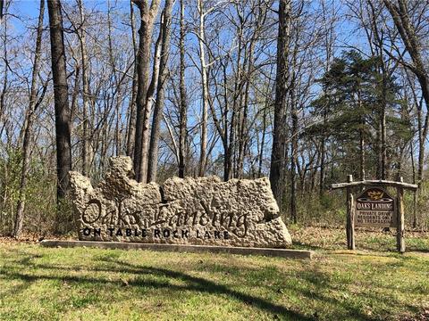 412 Oaks Landing Dr, Eureka Springs, AR 72631