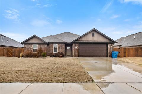 113 White Oak St, Gentry, AR 72734