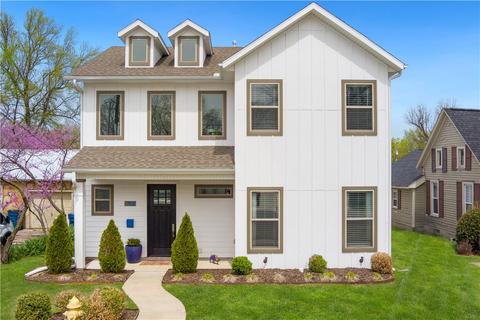 702 NW 2nd St, Bentonville, AR 72712
