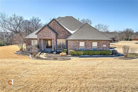 8887 Crest Ln, Springdale, AR 72762