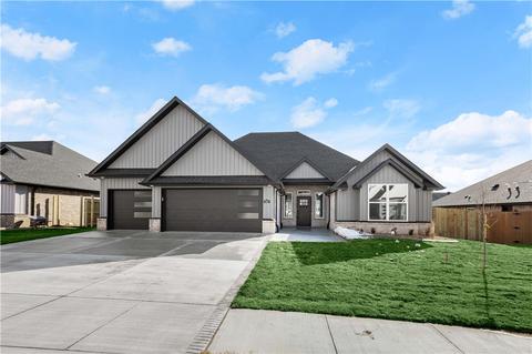 701 Bronco St, Centerton, AR 72719 photo 2