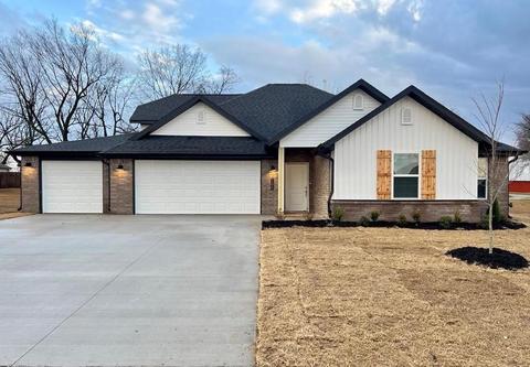 648 S Benchmark Ln, Fayetteville, AR 72704