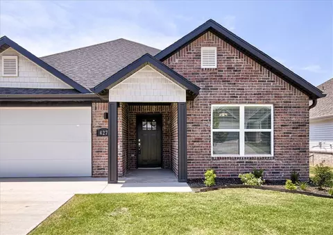 427 S Wagon Wheel Ave, Fayetteville, AR 72704