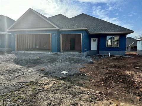 751 Merryfield St, Centerton, AR 72719