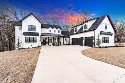 922 River Hollow Rd, Fayetteville, AR 72703
