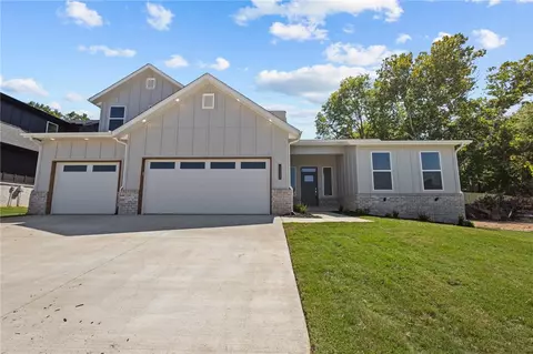 1213 Bunker Dr, Pea Ridge, AR 72751