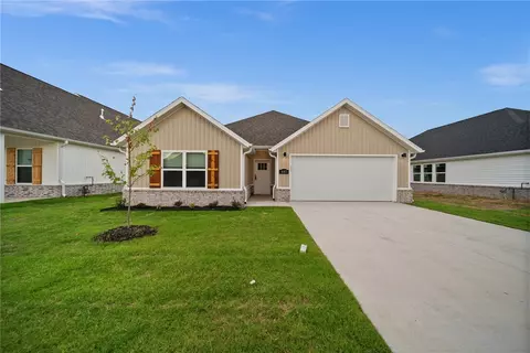 647 S Wagon Wheel Ave, Fayetteville, AR 72704