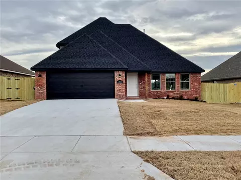 704 W Jillian St, Siloam Springs, AR 72761