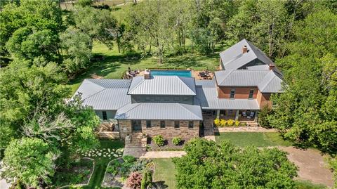 15760 Zimmer Rd, Fayetteville, AR 72701