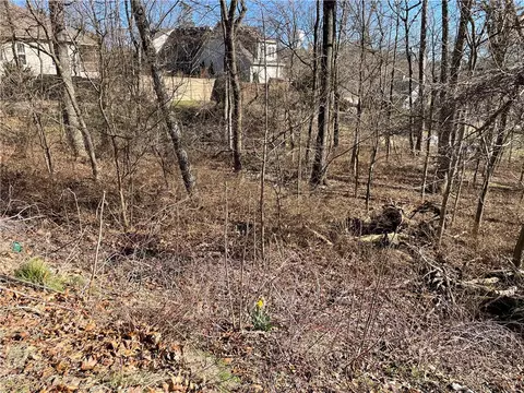 12 Indian Wells Ln #9, Holiday Island, AR 72631