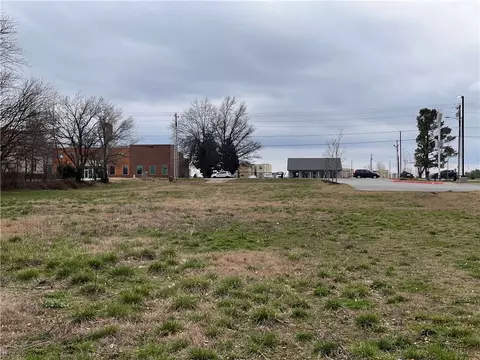 2368 Robinson Ave, Springdale, AR 72764