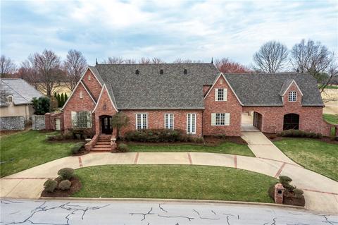 29 Champions Blvd, Rogers, AR 72758
