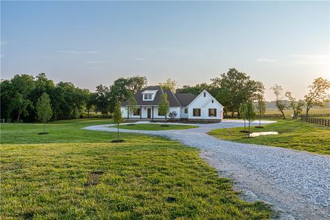 12315 Fairmount Rd, Gentry, AR 72734