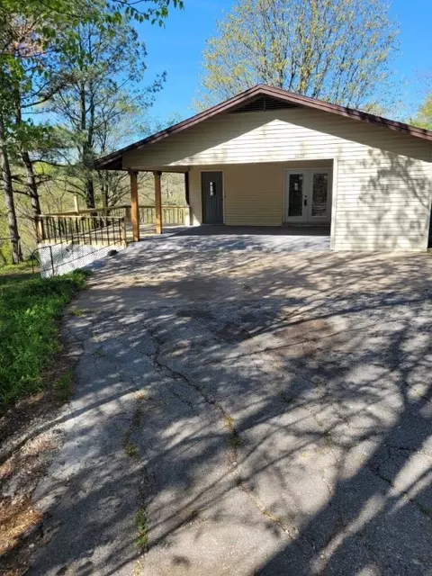 1025 Hillside Dr, Huntsville, AR 72740