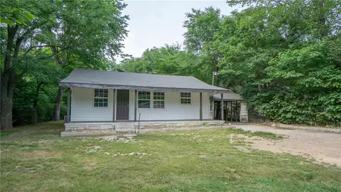 500 Mountain View Ave, Springdale, AR 72764